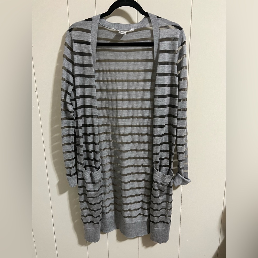 Diane Von Furstenberg Long Gray stripe illusion cardigan w/ pockets size large
